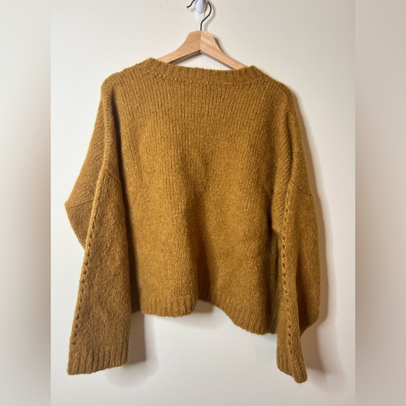 Baby Alpaca/Wool Pullover Sweater. Nannette Lepore EUC gold relaxed sweater - Picture 3 of 6